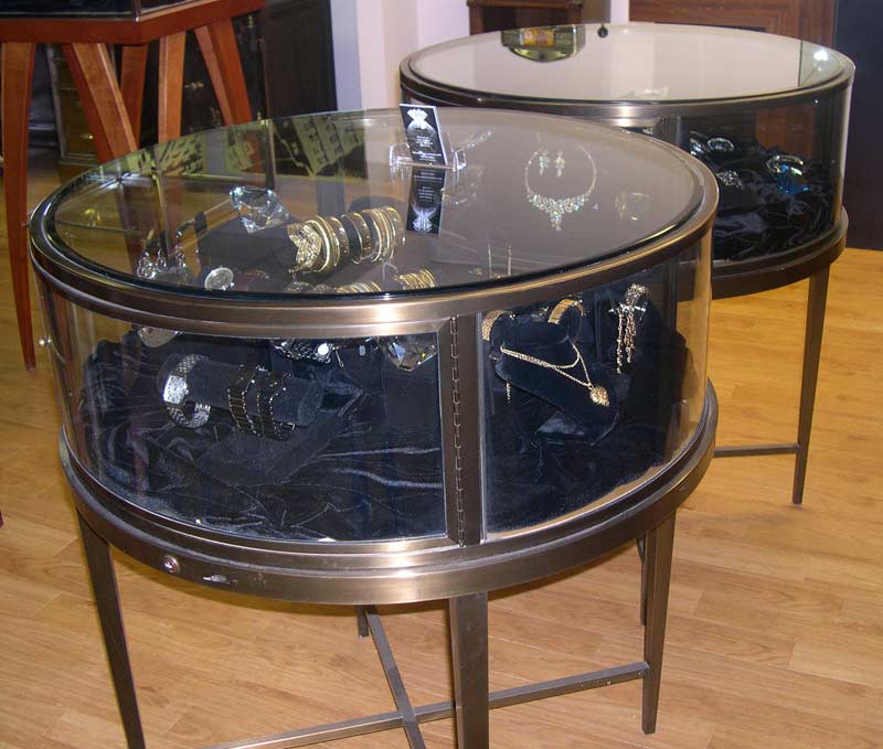 Round best sale jewelry display
