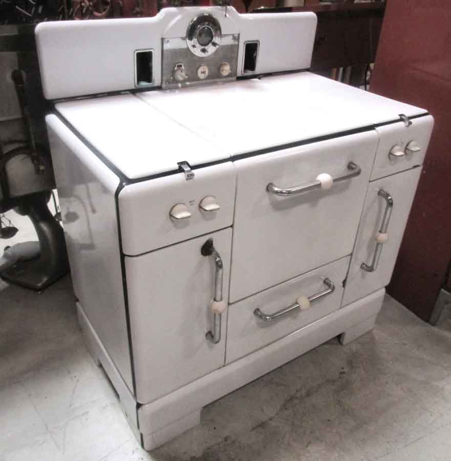 WHITE PORCELAIN STOVE in APPLIANCES > STOVES AND OVENS