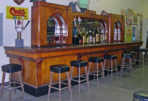 VINTAGE BAR