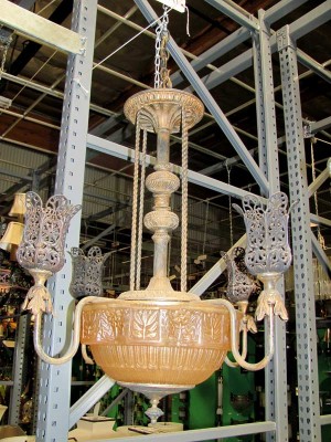 TRADITIONAL CHANDELIER