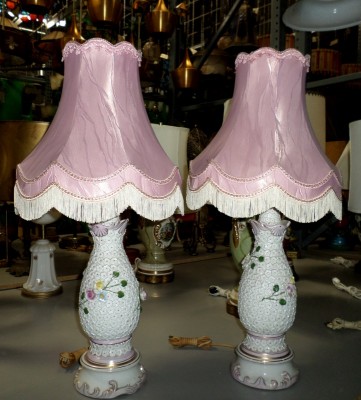 WHITE FLORAL LAMPS