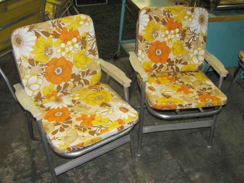 FOLDING LAWN CHAIRS