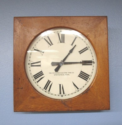 BLONDE WOOD CLOCK