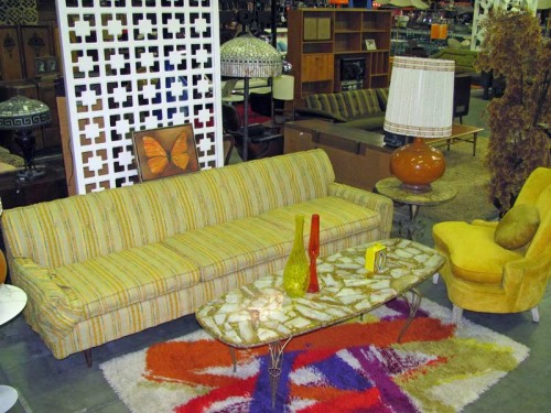 70`S SOFA