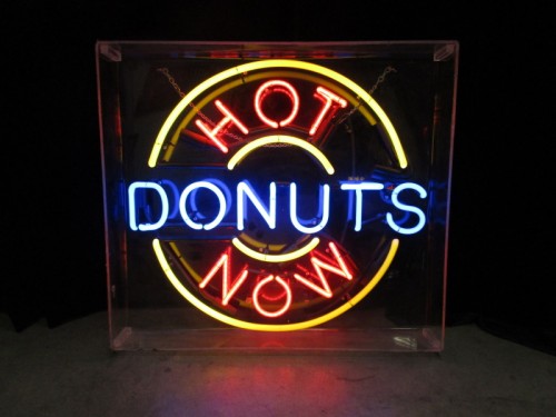HOT DONUTS NOW NEON