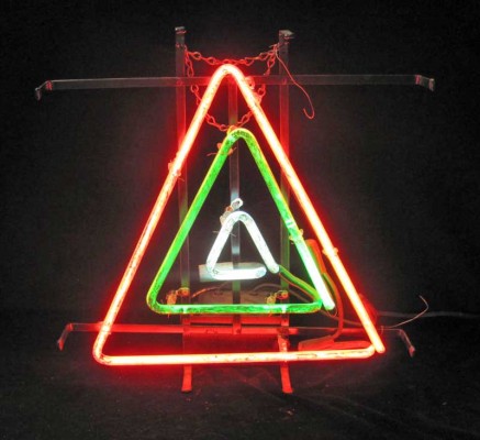 3 TRIANGLE NEONS