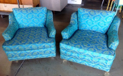 BLUE LIVING ROOM CHAIRS