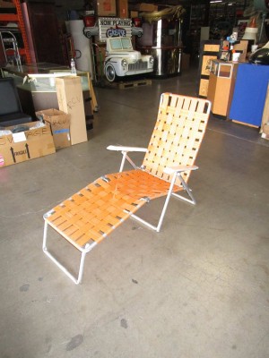 CHAISE LOUNGE