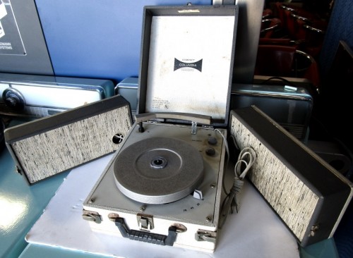 COMPACT RECORD PLAYER