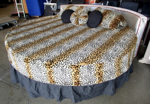ROUND BED