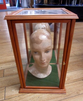 COUNTER DISPLAY CASE