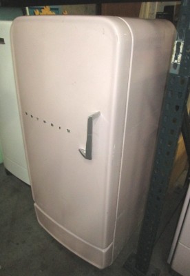 HOT POINT FRIDGE , PINK