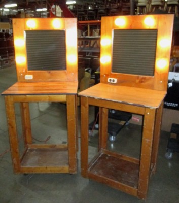 ROLLING MAKE UP TABLE