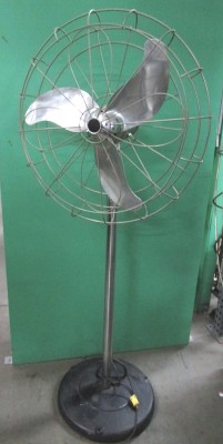 LARGE FLOOR FAN