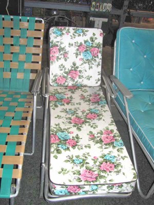 CHAISE LOUNGE