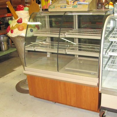 ROLLING BAKERY CABINET