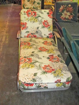 CHAISE LOUNGE