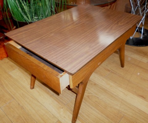 FORMICA TOP END TABLE