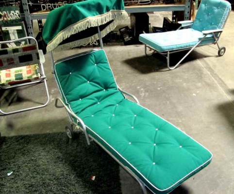 CHAISE LOUNGE