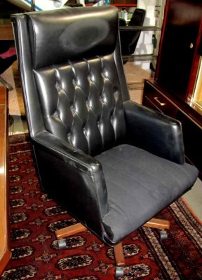 BLACK DESK CHAIR