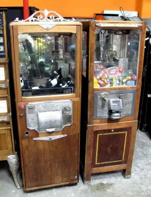 DECO PRIZE/CLAW MACHINES