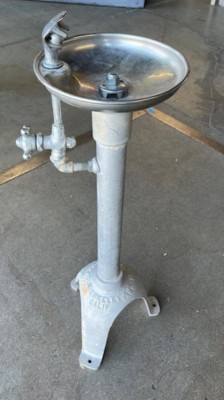 PEDESTAL DRINKING FOUNTAIN