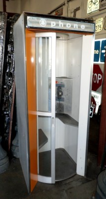 RETRO PHONE BOOTH