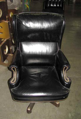 BLACK DESK CHAIR