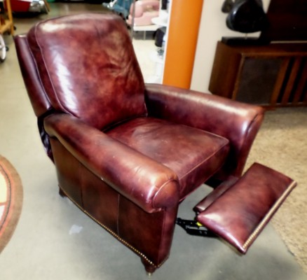 RECLINER LEATHER CHAIR