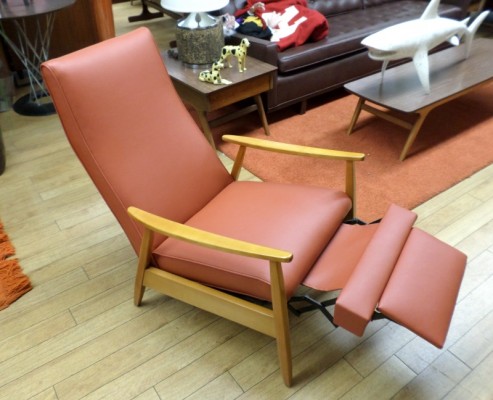 RECLINER LEATHER CHAIR