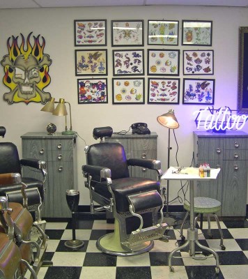 TATTOO PARLOR